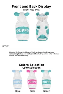 Détails macro du pull chaud en velours pour chien avec oreilles et broderie PUPPY