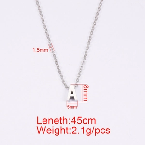 Collier en acier poli avec pendentif lettre A et détails de dimensions sur l'image