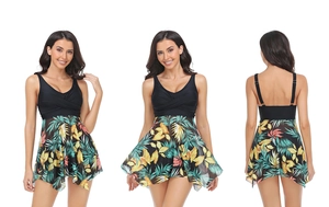Costume da bagno con scollo a V incrociato e gonna a stampa tropicale vista fronte e retro