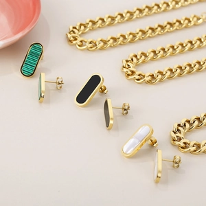 Set of 18K gold-plated stainless steel Cuban chain necklace and colorful shell earrings