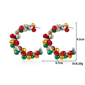 Detailed size and weight view of C-shaped Christmas earrings with colorful bells