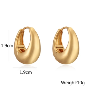 Detailed size chart of gold geometric hoop earrings showing 1.9cm height and 10g weight