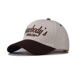 Casquette de baseball en coton bicolore avec broderie Somebody's Problem de profil