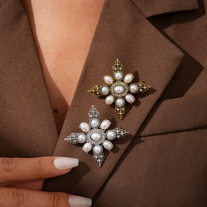 Baroque Cross Brooch Alloy Imitation Artificial Pearl Rhinestone Vintage Palace Style Geometric Accessory For Women Dress Suit