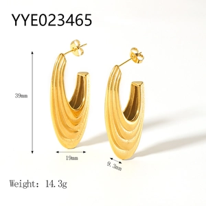 Detailed dimensions of 18K gold plated stainless steel earrings with ribbed texture