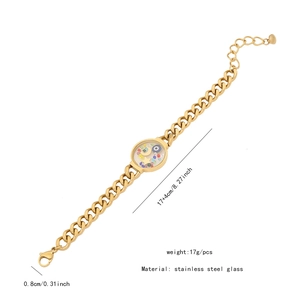Detail of gold stainless steel bracelet with dimensions 17+4cm and glass bead pendant