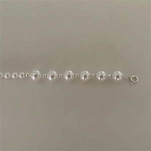 Elegant 925 sterling silver pearl bracelet with metallic beads and spring ring clasp