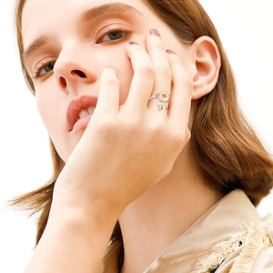 S925 silver sunflower rotating ring with bee detail worn on a model's hand