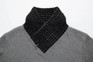 Dettaglio del maglione in maglia da uomo con collo a mezza zip nero e trama grigia