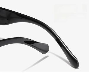 Détail de la branche incurvée ergonomique pour lunettes de soleil tendance en noir poli