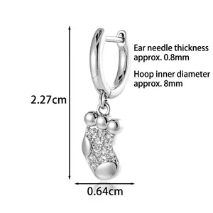 Boucles d'oreilles chaussette de Noël en argent avec zircons et mesures détaillées