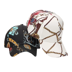 Modische Baseballkappen mit goldenem Kettenmuster in den Farben Schwarz und Off-White