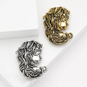 Vintage Medusa Head Brooch Greek Mythology Alloy Metal Relief Lapel Pin Retro Style For Men Women Jewelry