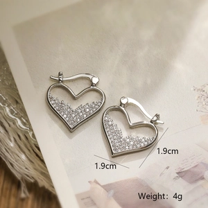 Detail showing dimensions of silver heart earrings with zircons measuring 1.9cm and weighing 4g