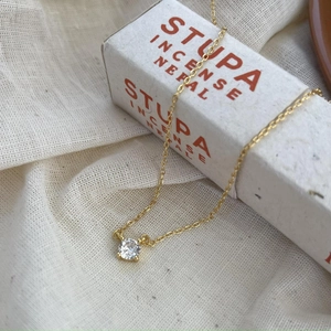Elegant 925 sterling silver gold chain necklace with a classic four-prong zircon pendant