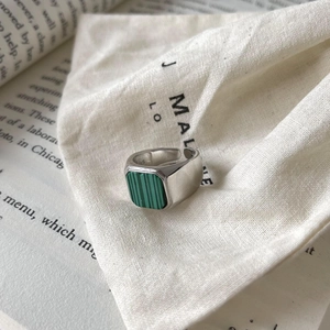Minimalist S925 sterling silver ring with square green malachite gemstone and geologic texture