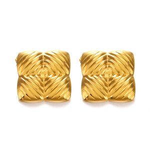 Retro gold square earrings with radial geometric texture in minimalist stainless steel