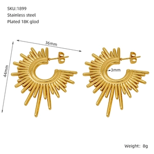 Detail view of gold-plated stainless steel sunflower earrings with dimensions and weight info