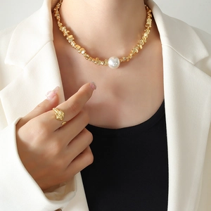 Collar vintage francés chapado en oro con perlas irregulares y anillo de zorro para mujer