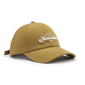 Mustard yellow cotton baseball cap with 3D SORVETERIA embroidery shown in a 45-degree angle
