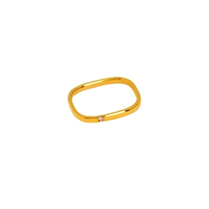 Anello quadrato minimalista in oro rosa con singolo zircone in uno stile geometrico moderno