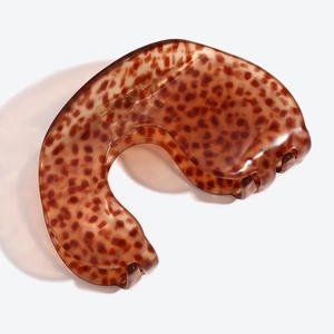 Pince à cheveux vintage française motif léopard en acétate avec design géométrique ajouré