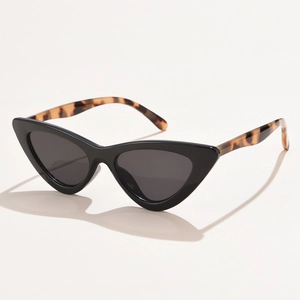 Retro triangle cat-eye sunglasses with black frame and tortoiseshell temples for a chic look