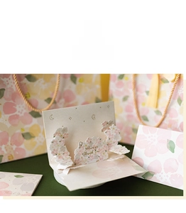 3D pop-up thank you card with floral patterns, matching gift bag and mini greeting card