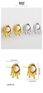 Detail showing lava-style 18K gold and silver pearl stud earrings with size measurements