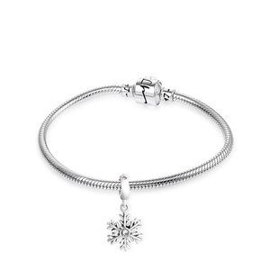S925 Sterling Silber Schlangenarmband mit einem funkelnden Schneeflocken-Anhänger