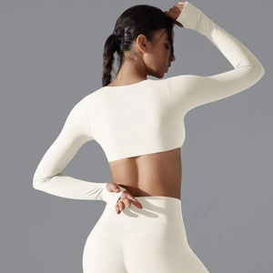 Top da yoga corto a maniche lunghe con scollo a V profondo e tessuto traspirante color crema