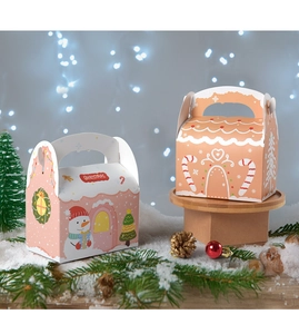 Dettaglio di scatole regalo di Natale portatili con motivi di pupazzo di neve e pan di zenzero