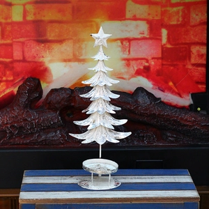 Moderner weißer Weihnachtsbaum Tischständer aus Metall mit rustikaler Hammerschlag-Optik