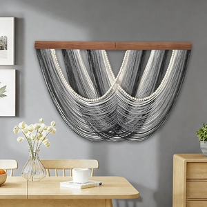 Tenture murale bohème avec franges dégradées grises et perles en bois pour décoration