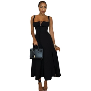 Robe midi corset noire moulante avec fines bretelles et fente latérale pour femme