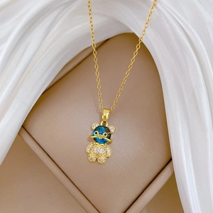Collier élégant en titane doré avec pendentif ours bleu étoilé et cristaux brillants