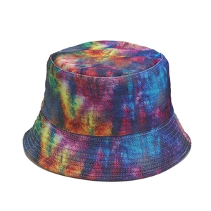 Bob réversible en denim avec motif graffiti coloré pour protection solaire estivale