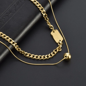 Collier double rang doré en titane avec pendentif MOM et maille serpent