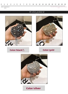 Vue détaillée du sac de soirée cœur en strass avec chaîne et référence de taille réelle