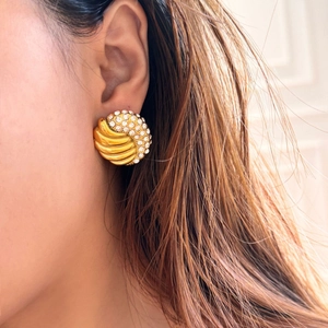 Vintage style gold seashell swirl stud earrings with emerald cubic zirconia and crystals
