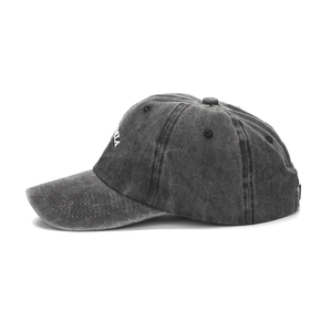 Berretto da baseball in denim lavato con ricamo NIA laterale e visiera curva