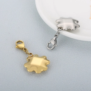 Minimalist clover-shaped pendant set in gold and silver steel with lobster clasp hooks