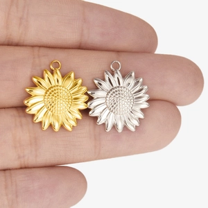 304 stainless steel sun flower pendants in gold and silver finish for DIY jewelry