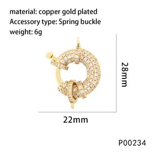 Détail d'un fermoir à ressort doré de 28mm avec oxydes de zirconium et mesures