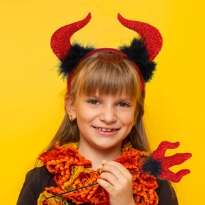 Halloween Kostümset für Kinder mit roten Glitzer-Teufelshörnern und Dreizack-Stab