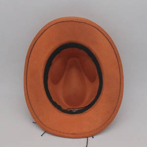 Détail intérieur du chapeau de cowboy en daim orange avec bandeau de sudation noir