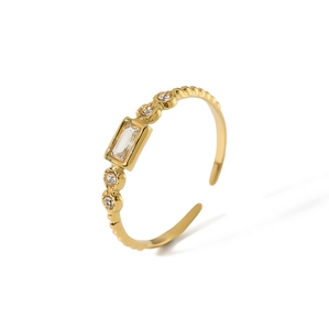 Detail of 18K gold ring featuring a rectangular zircon with beaded texture band