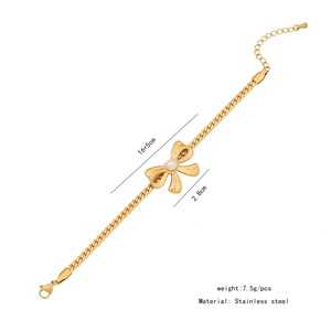 Detail view of a gold bow pearl bracelet with 16+5cm adjustable chain in stainless steel
