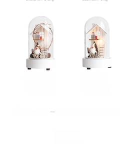 Détail de cloches de Noël en verre avec signe NOEL et décor de neige miniature