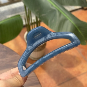 Matte Morandi blue 10cm hair claw clip with non-slip teeth for thick hair styling